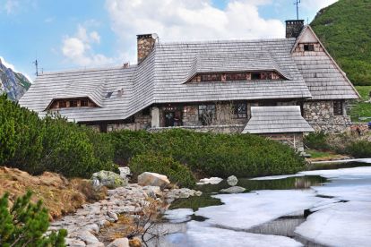 Schronisko PTTK w Dolinie Pięciu Stawów